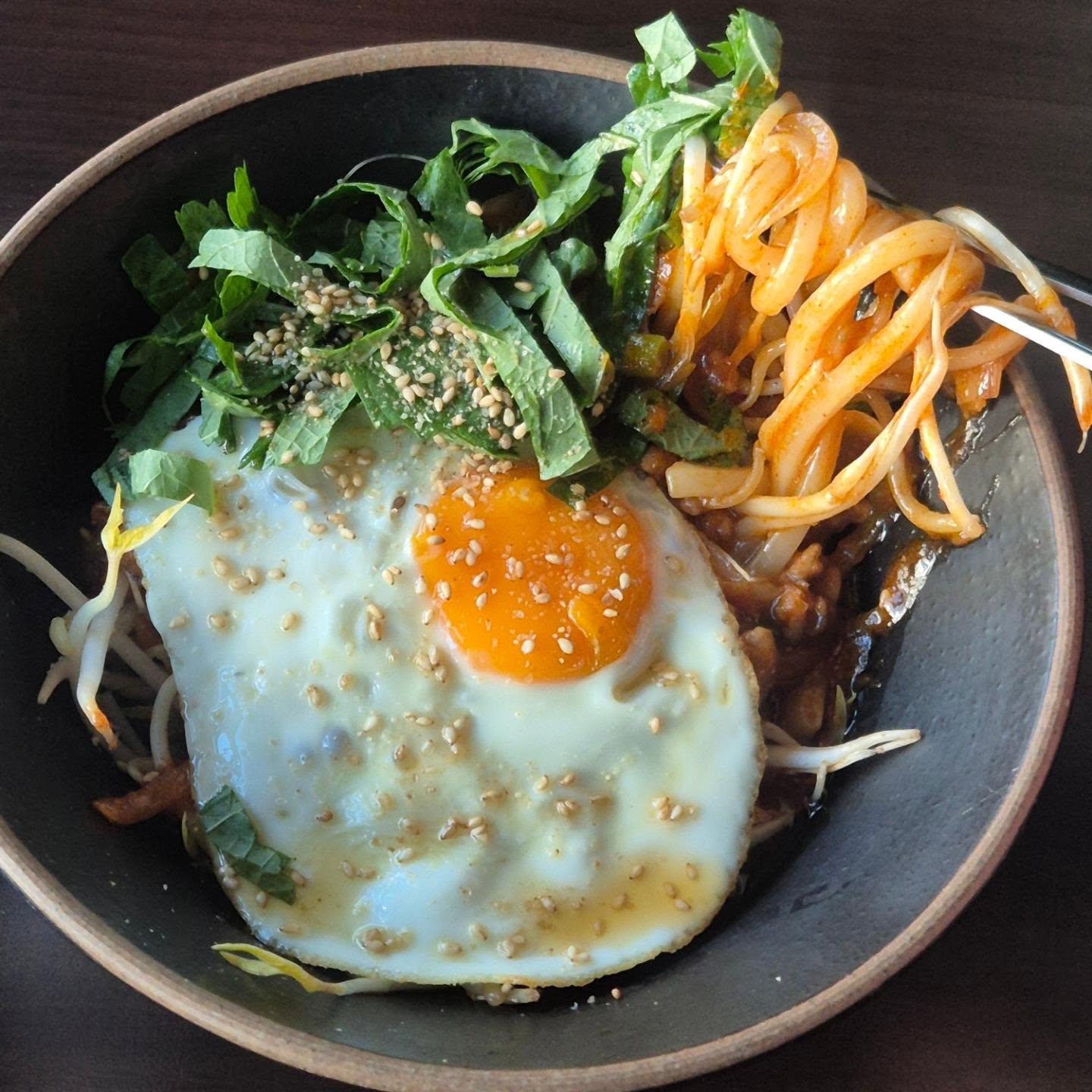 돈보로 비빔우동