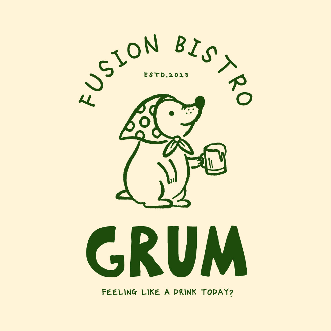 GRUM 로고 — 맥주잔을 든 강아지, FUSION BISTRO, ESTD.2023